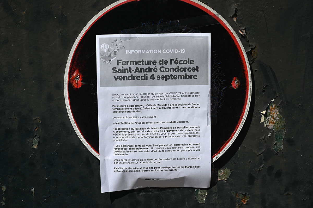 Covid-19: 22 établissements scolaires fermés, selon Blanquer