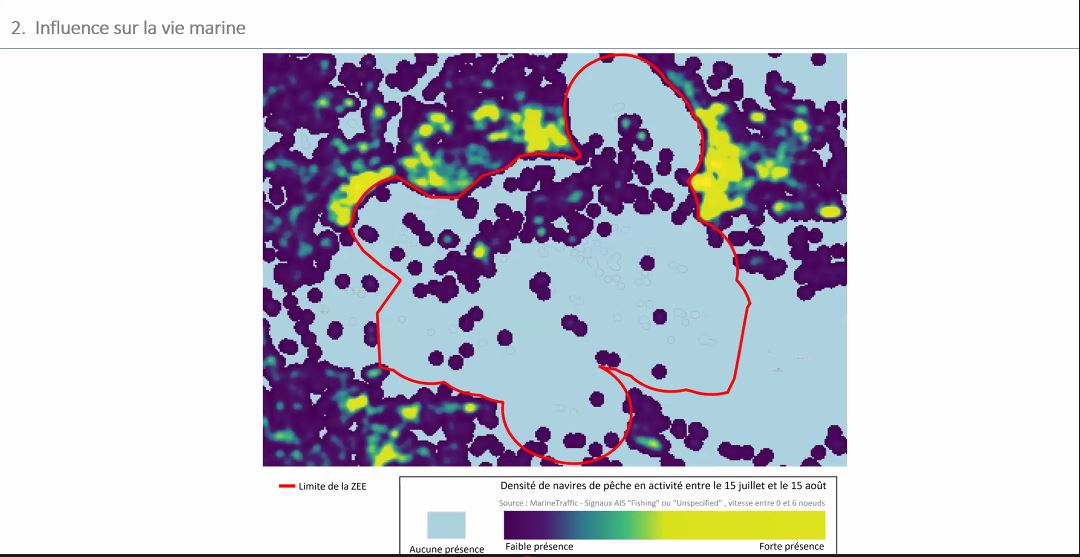 Carte de la densité de l'effort de pêche dans la Polynésie et autour. Quelques monts sous-marin ont un effet indéniable sur la pêche mais les scientifiques ne sont pas certains des processus en jeu.