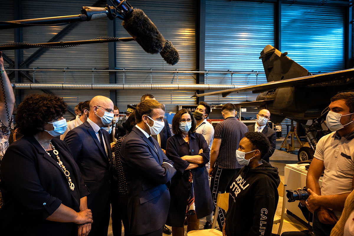 L'aide à l'accès à l'enseignement supérieur passe de 80.000 à 200.000 places, annonce Macron