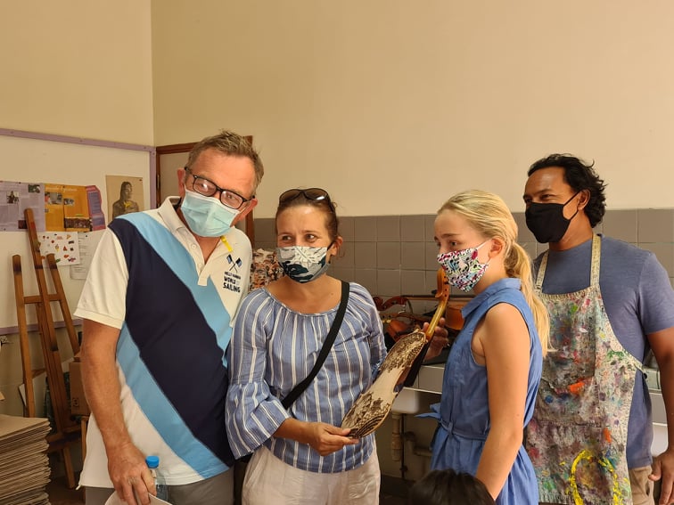 Au tour de la famille d'Eddie de faire un don à la Polynésie