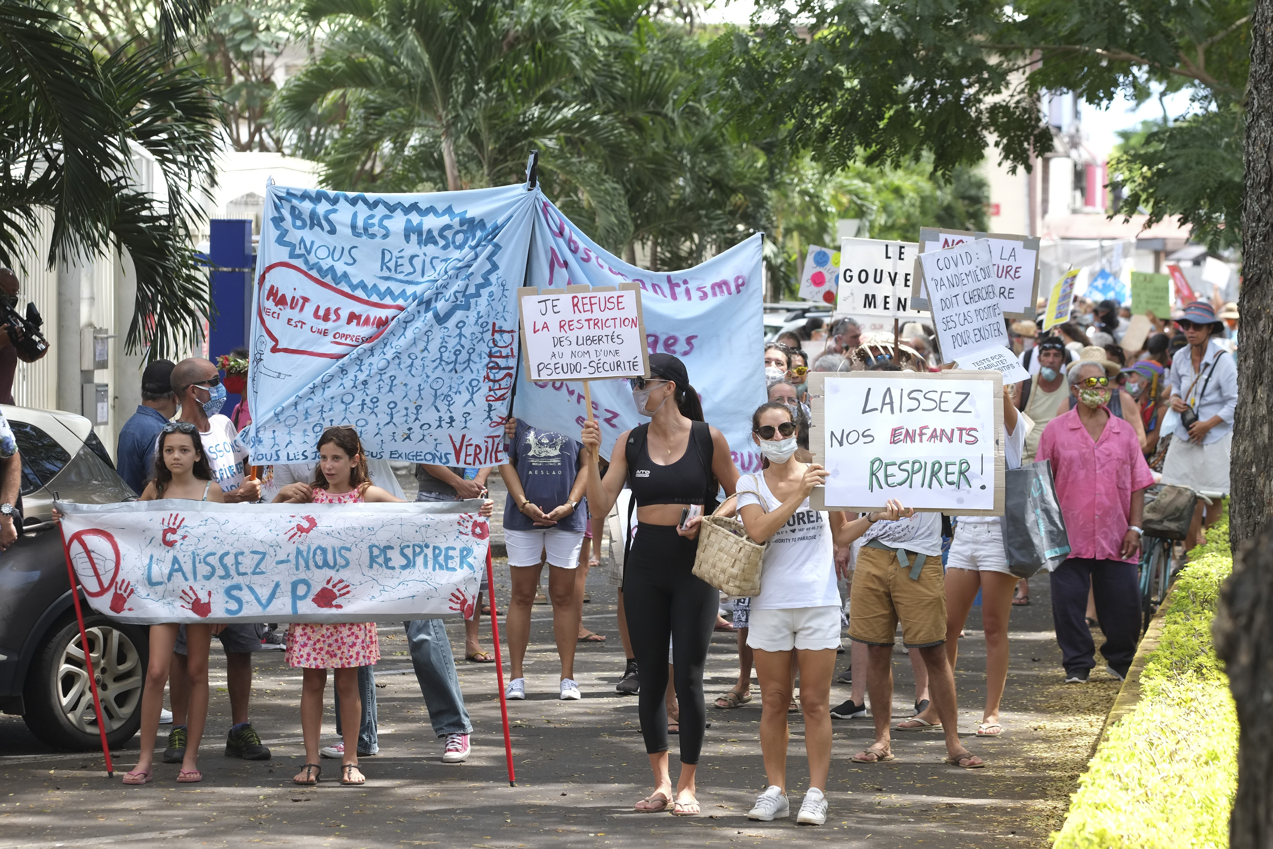 Les anti-masques marchent masqués