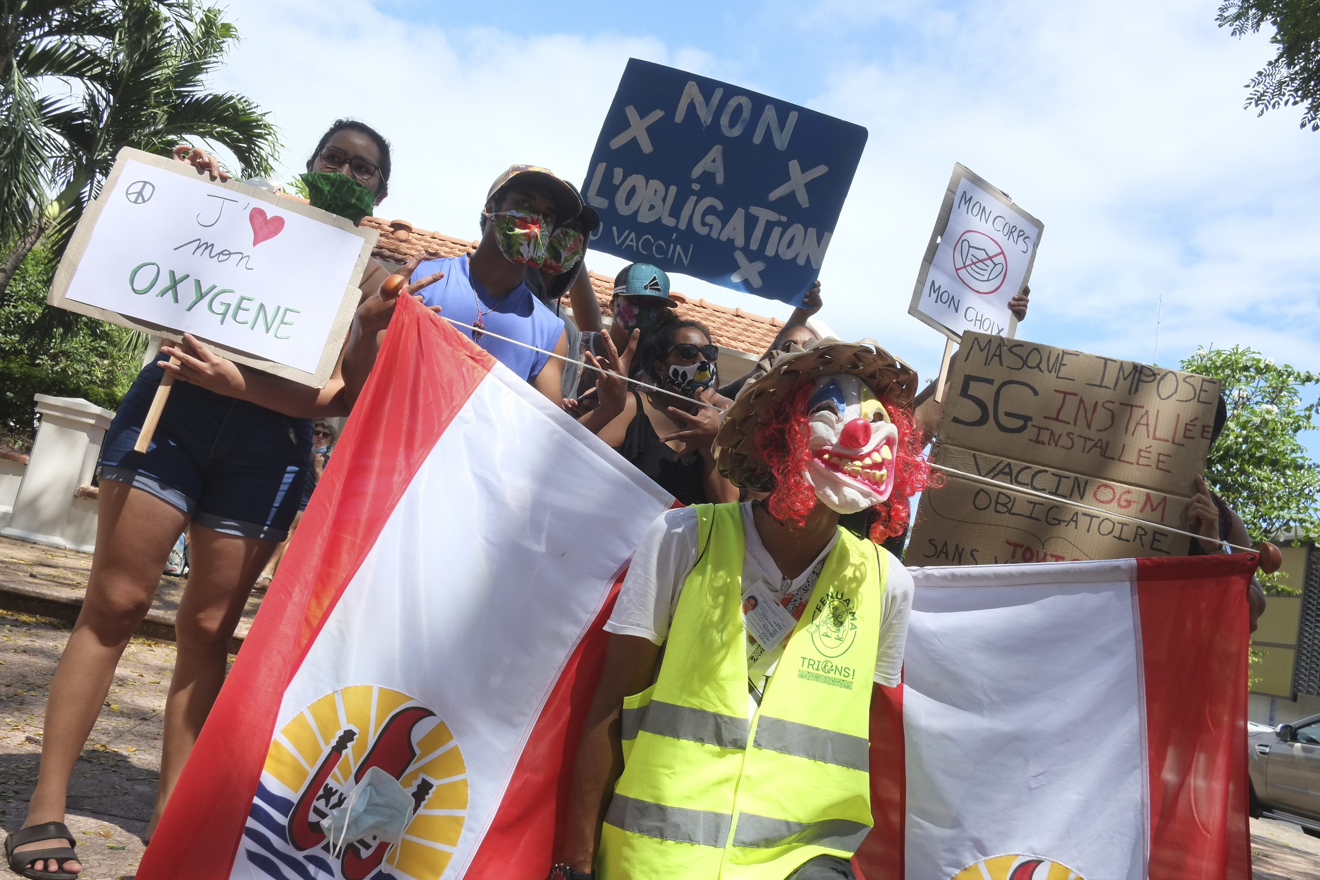 Les anti-masques marchent masqués