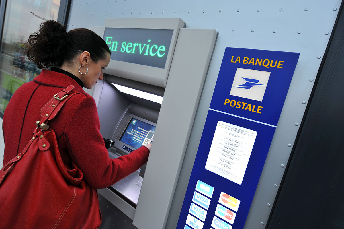 L'économie française devrait chuter moins lourdement cette année et rebondir plus vite