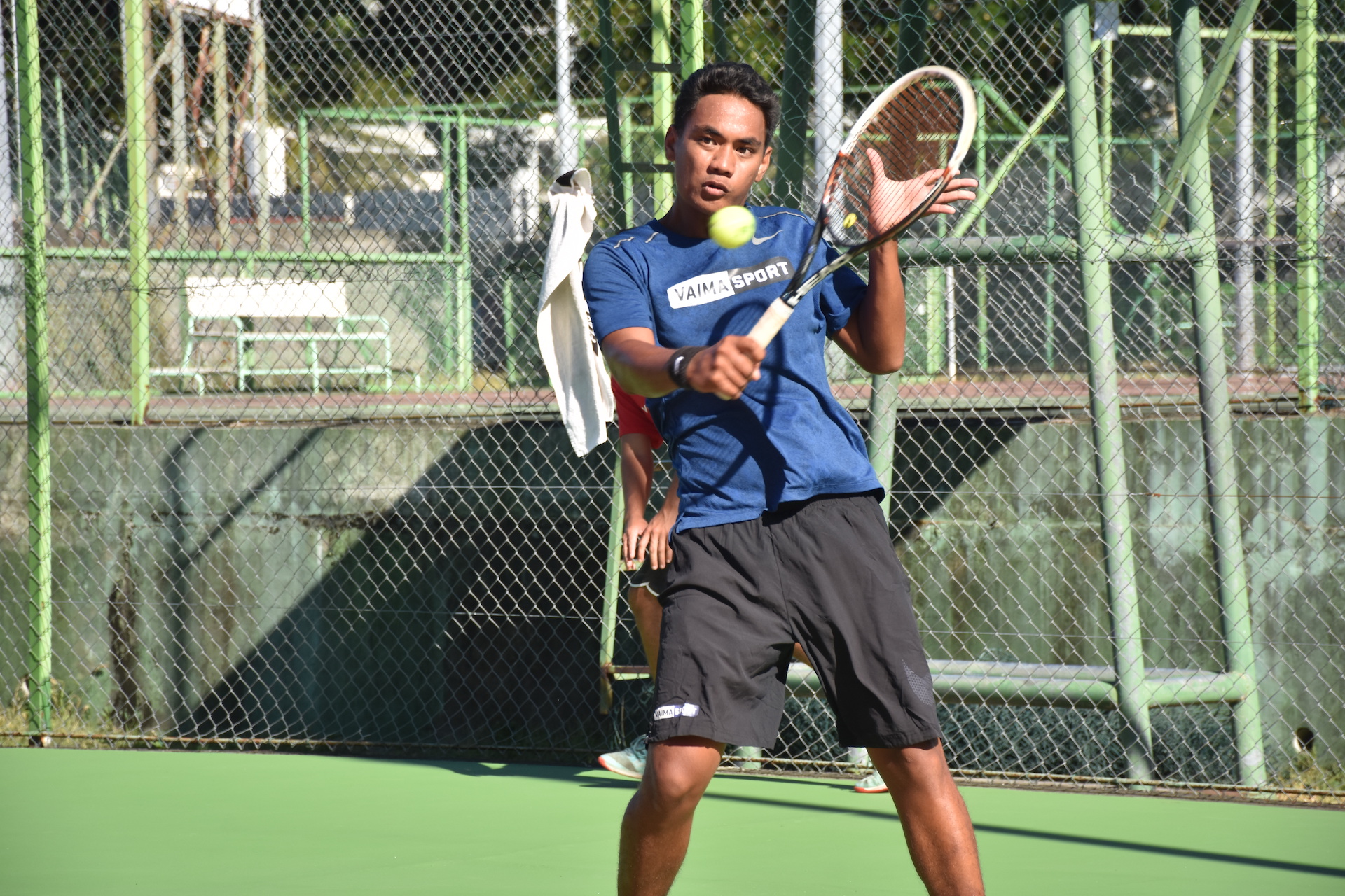 Reynald Taaroa, visiblement très gêné par le vent, a commis trop de fautes pour espérer l'emporter.