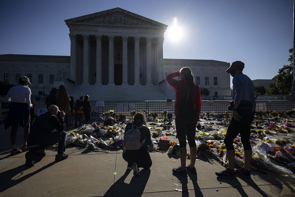 Cour suprême: Trump promet un nom rapidement, probablement une femme