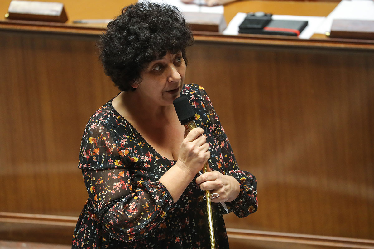 Recherche: une "loi de moyens" devant les députés, face à la défiance