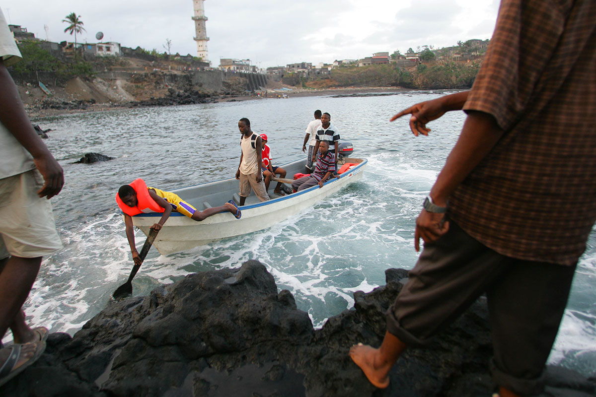 Dix migrants, dont un enfant de sept ans, meurent dans un naufrage à Mayotte