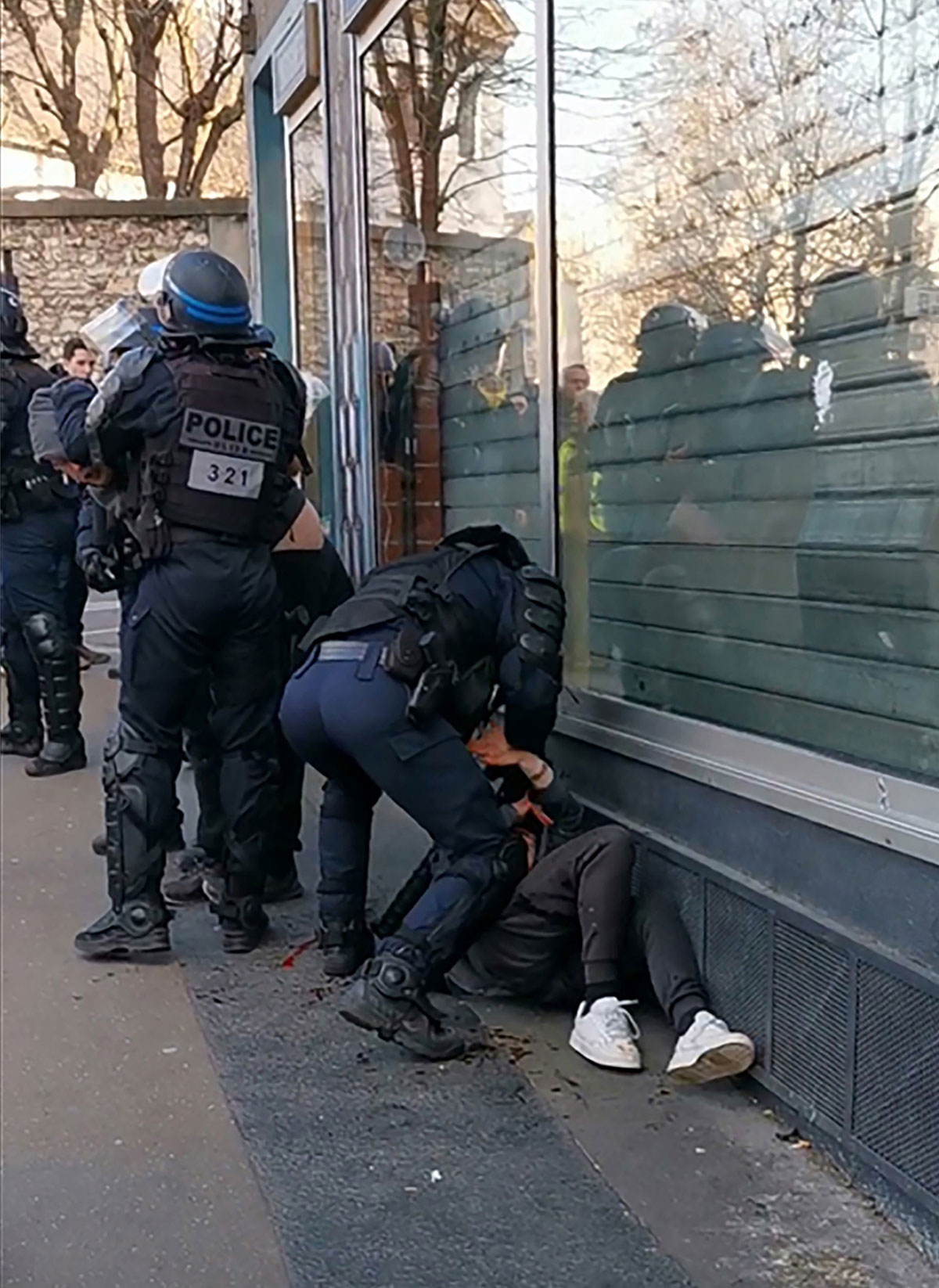 "Acharnement judiciaire" contre les manifestants: Amnesty accable la France