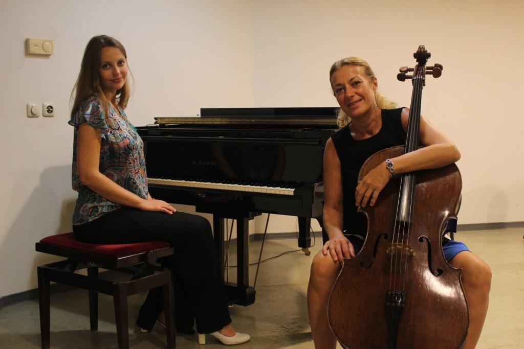 Ekaterina Alferova au piano et Vélitchka Iotcheva au violoncelle.