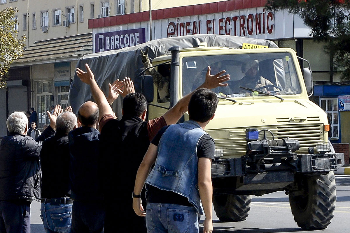 La capitale du Karabakh frappée par des tirs, l'Arménie prête pour une médiation