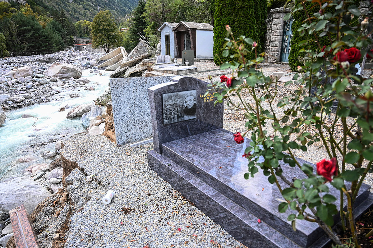 Alpes-Maritimes: 150 corps du cimetière de Tende emportés par les crues