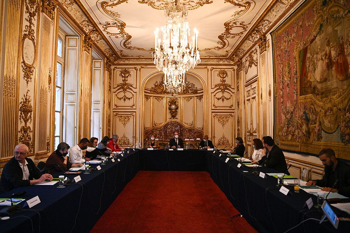 Convention climat: l'exécutif évoque du retard, justifié par la crise