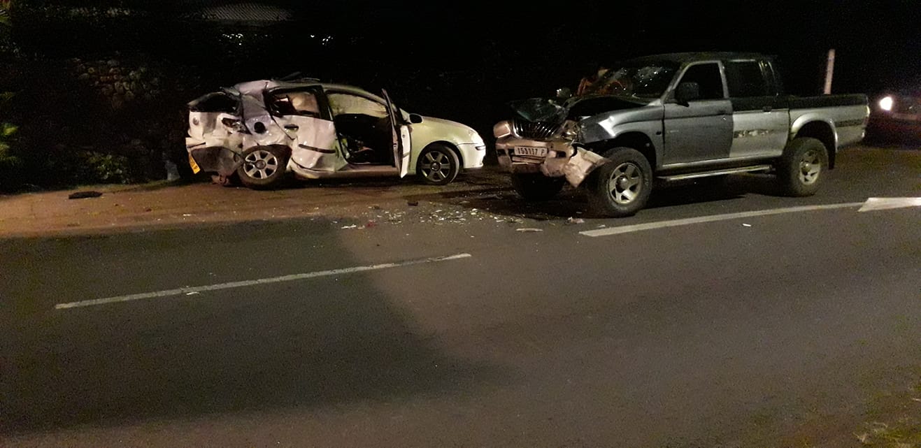 Installée sur la banquette arrière du véhicule, la jeune femme de 25 ans ne survivra pas au choc contre le pick-up.
