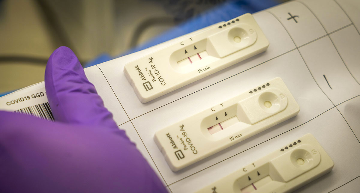 Covid-19: feu vert aux tests rapides pour des dépistages ciblés