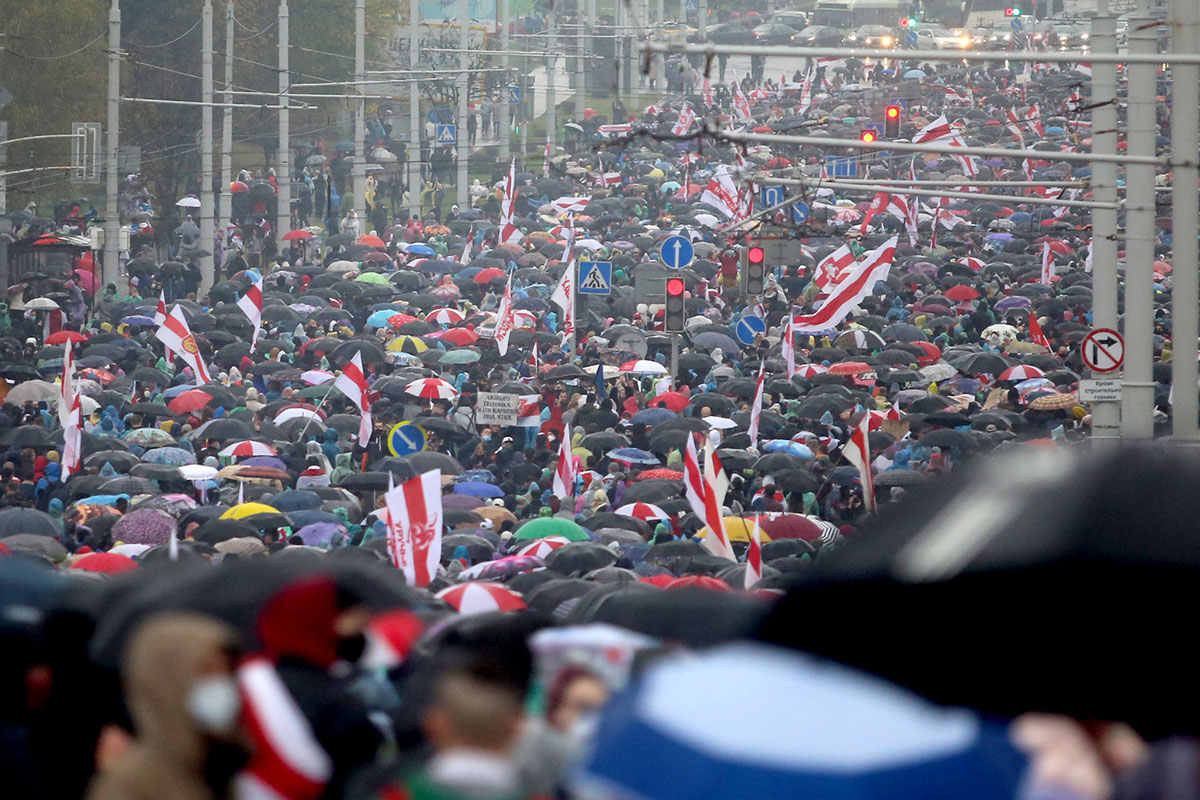 Bélarus: arrestations et répression brutale d'une grande manifestation à Minsk