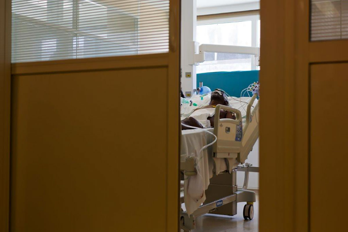 Virus: 15 décès en une semaine en Guadeloupe, "lente" amélioration de la situation