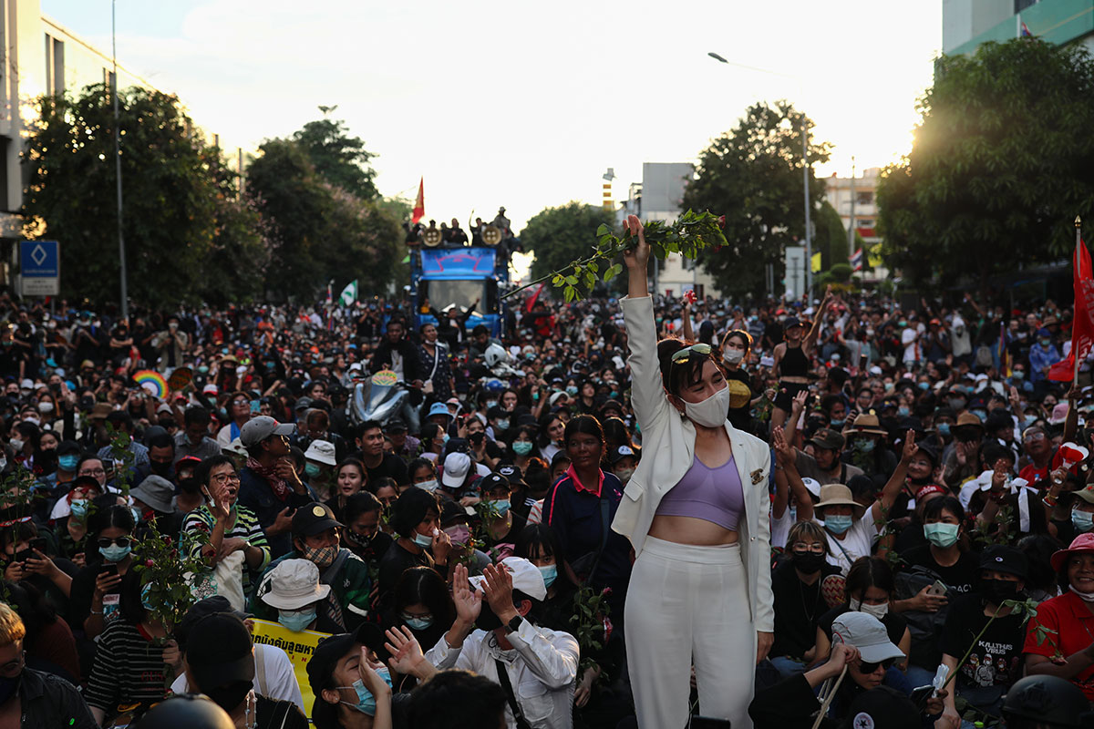 Démonstrations de force rivales de manifestants pro-démocratie et pro-royalistes à Bangkok