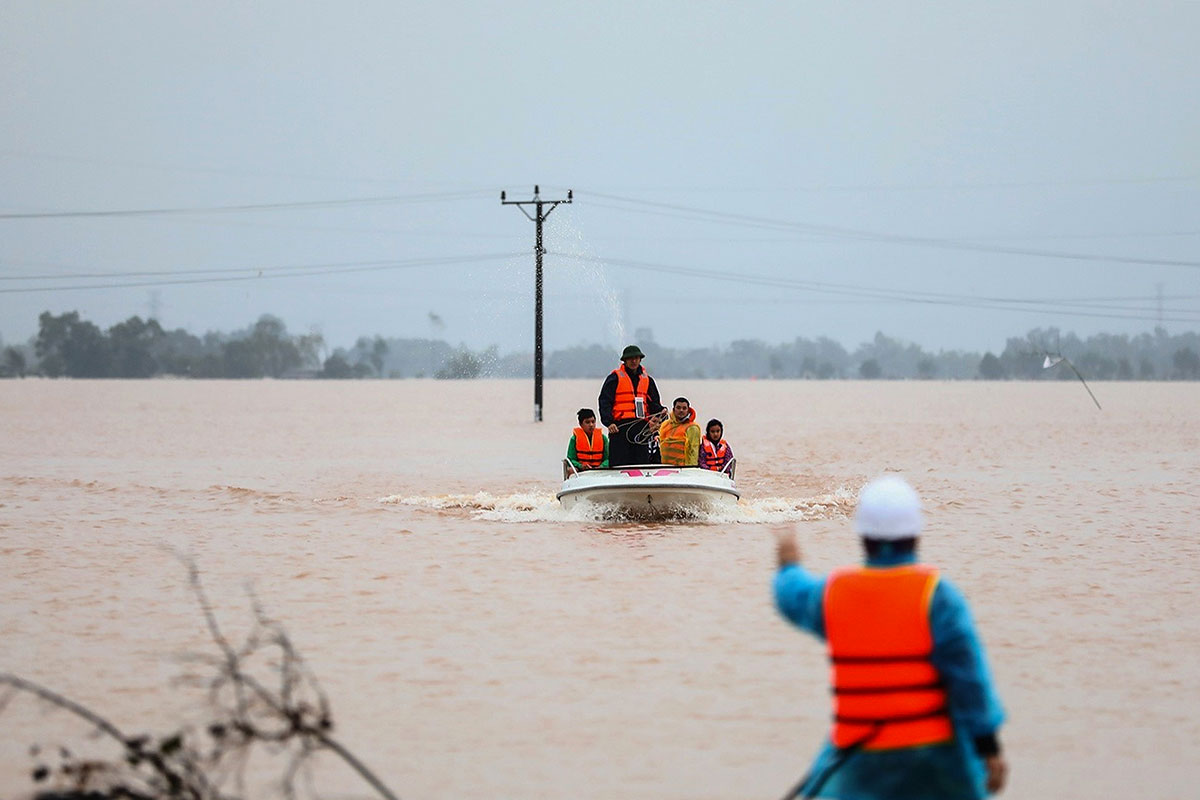 Vietnam: au moins 111 morts dans des inondations, une tempête attendue