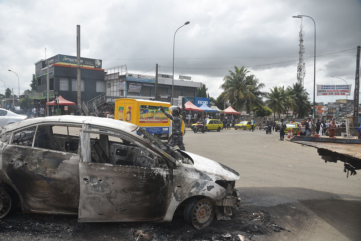 La Côte d'Ivoire plonge dans la crise préélectorale avec sept morts près d'Abidjan