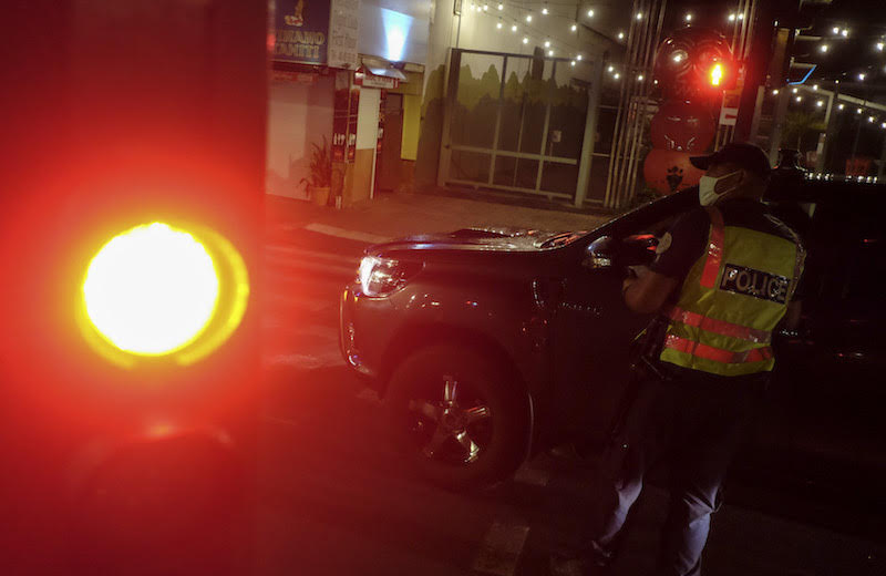 ​Calme première nuit de couvre-feu