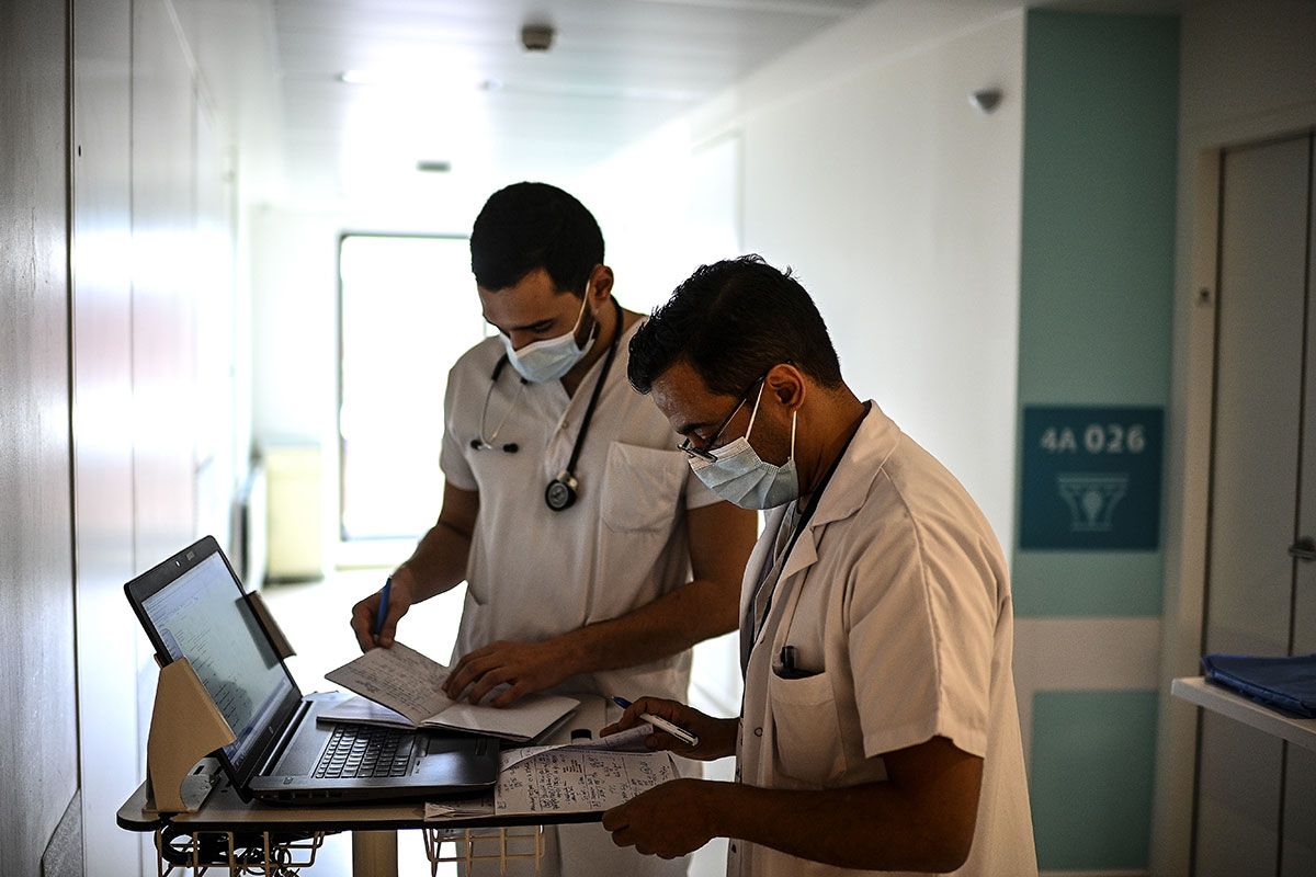 Covid-19: plus de 50.000 nouveaux cas en 24H en France, nouveau record