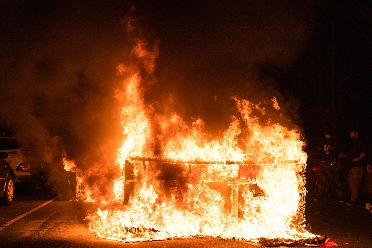 Arrestations et pillages au lendemain de la mort d'un homme noir tué par la police