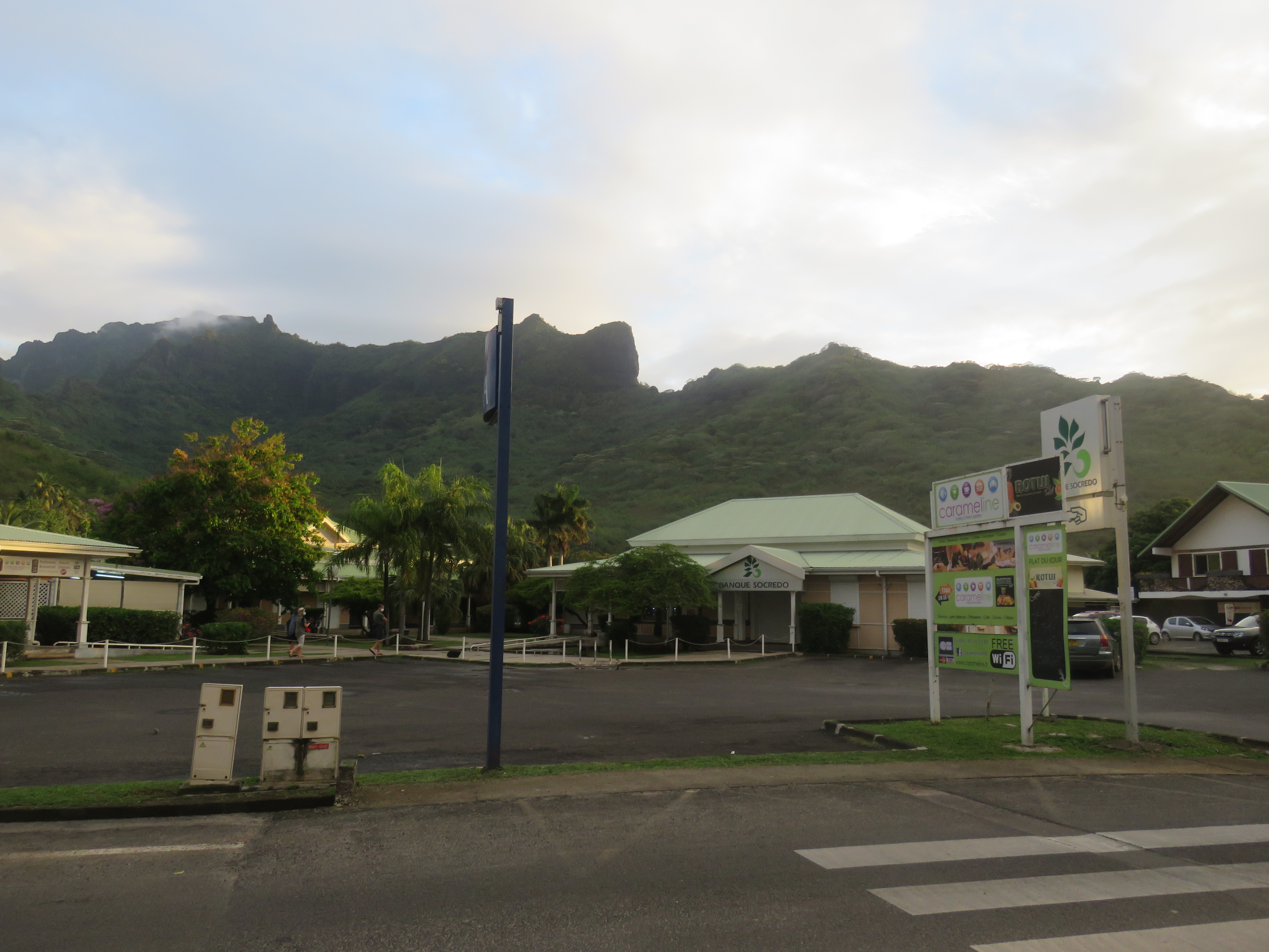 ​L'île sœur à l'heure du couvre-feu