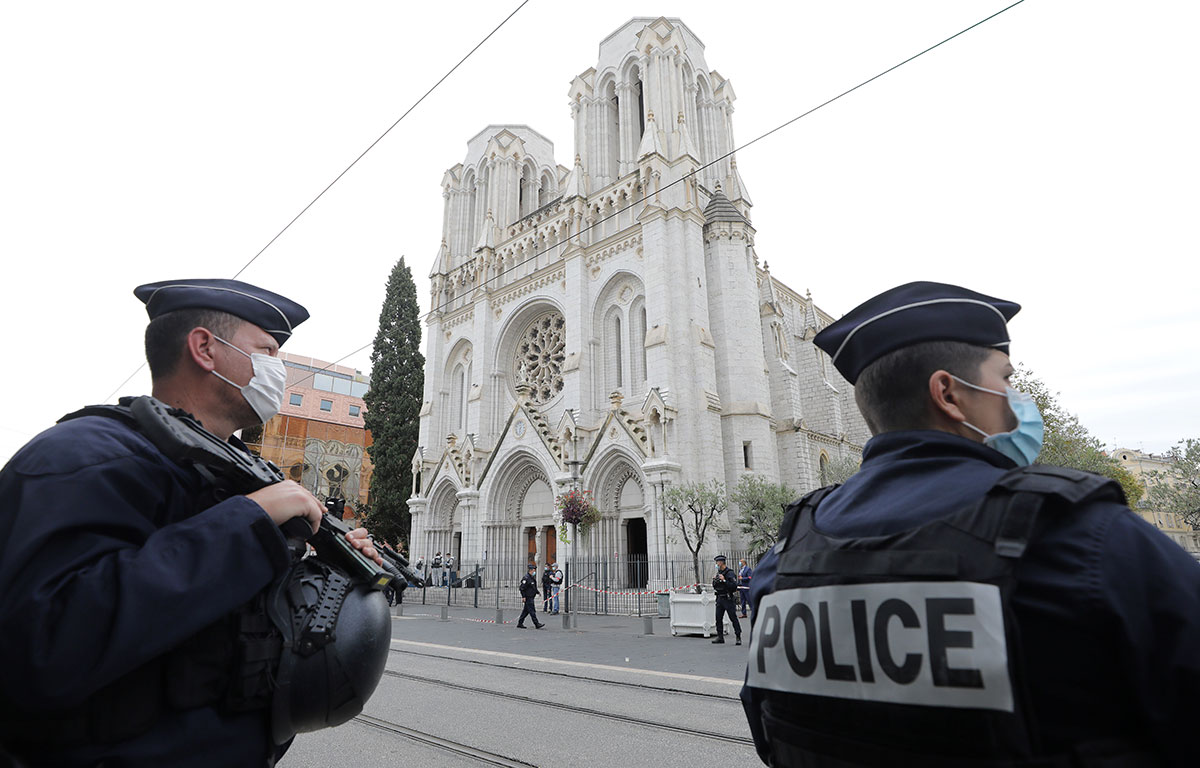 La France en "urgence" attentat après une attaque mortelle contre une basilique à Nice