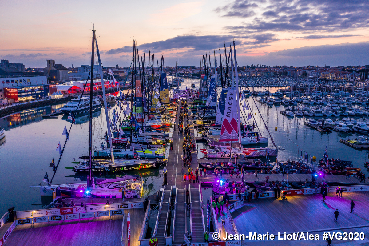Vue aérienne globale nocturne des pontons et des bateaux du Vendee Globe, aux Sables d’Olonne le 17 Octobre 2020. (Photo Jean-Marie Liot/Alea).