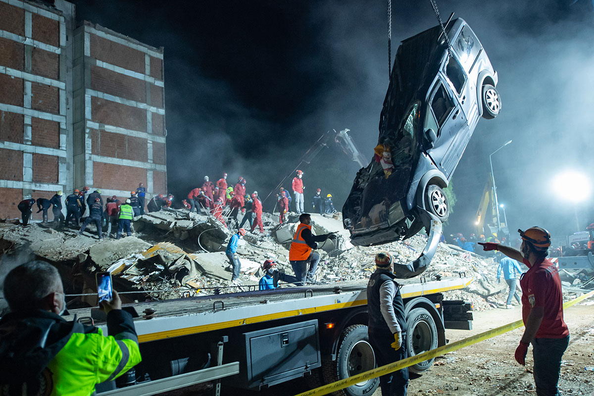 Séisme: le bilan s'alourdit en Turquie, l'espoir s'amenuise