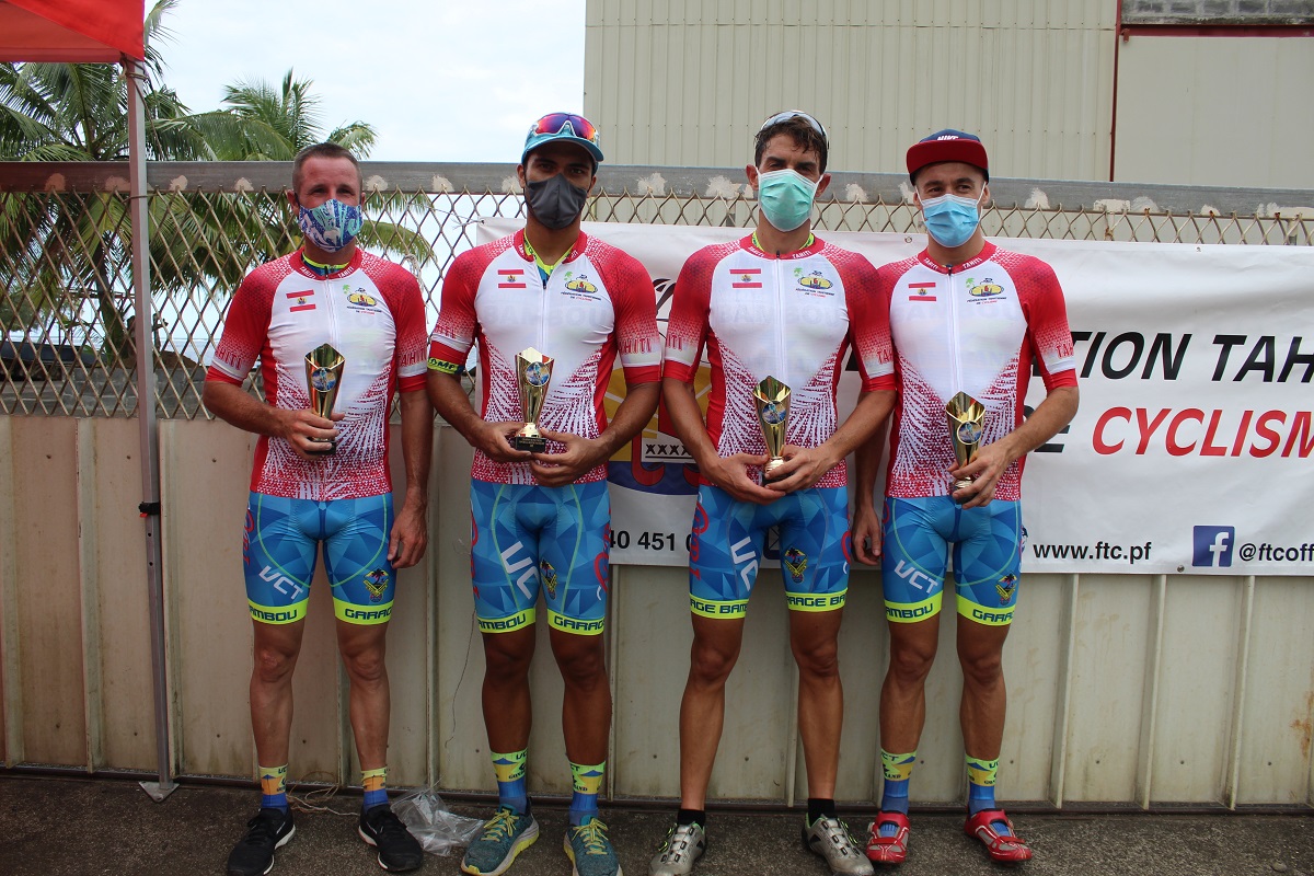 L'équipe du Vélo club de Tahiti, sacrée championne de Polynésie du contre-la-montre par équipe. (De gauche à droite, Yohan Marquant, Toanui Gobrait, Thomas Loreille et Benjamin Zorgnotti).