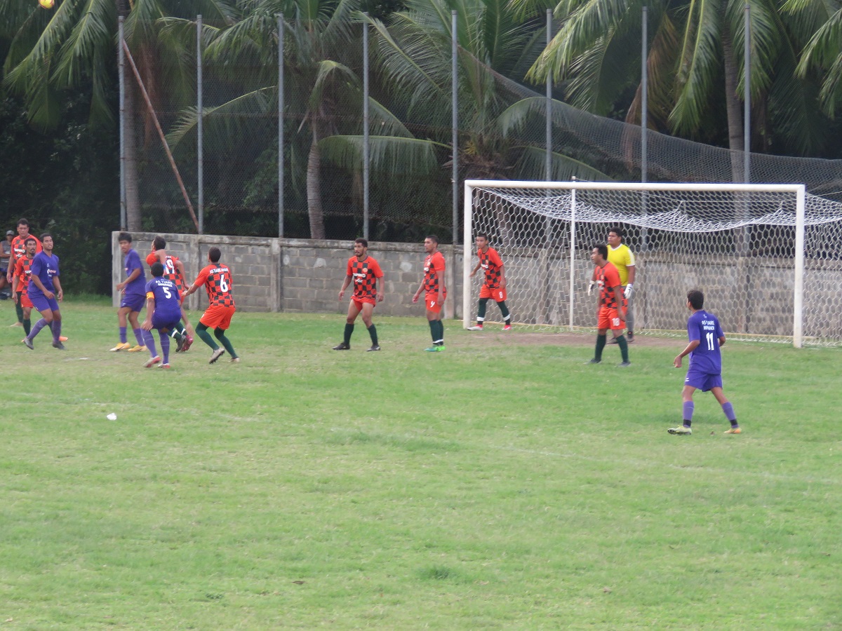 Le derby, de la commune associée de Paopao, entre Tiare Hinano et Tiare Anani a été comme d’habitude très chaud.