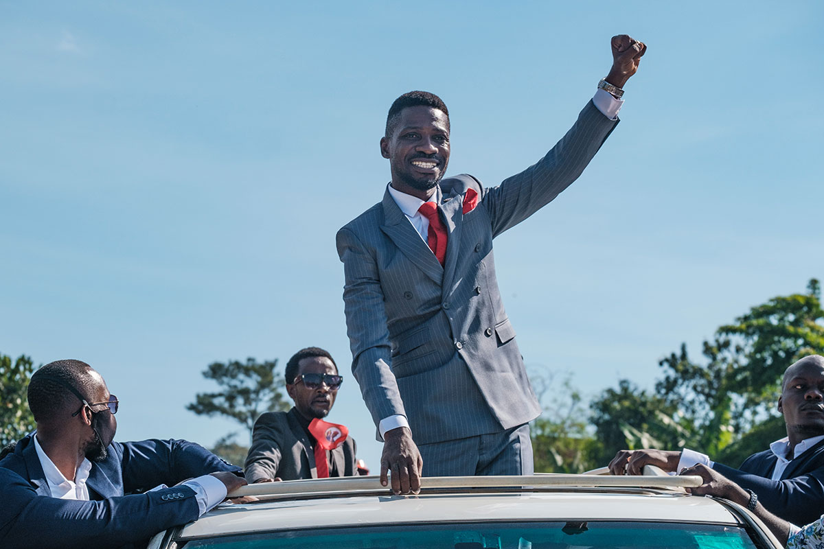 Présidentielle en Ouganda: l'opposant Bobi Wine arrêté après s'être enregistré comme candidat