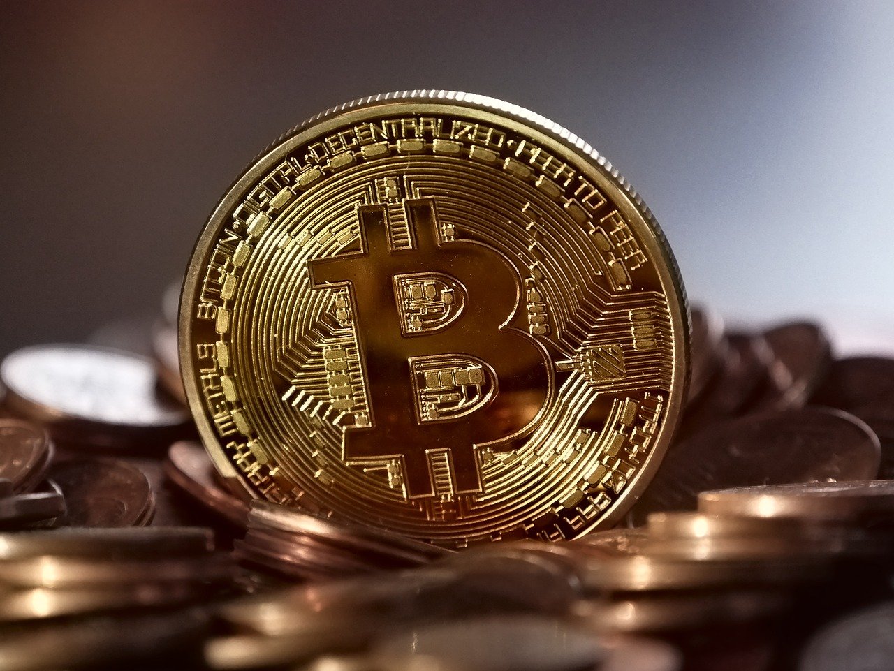 "Or numérique" ou actif à risque: le bitcoin flambe mais le débat continue
