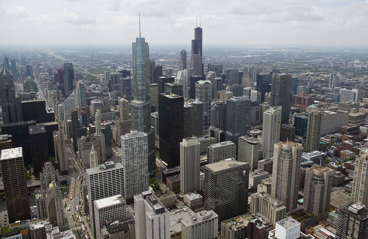 La maire de Chicago, troisième ville la plus peuplée des Etats-Unis, a appelé jeudi ses 2,7 millions d'habitants à rester chez eux sauf pour des déplacements essentiels.