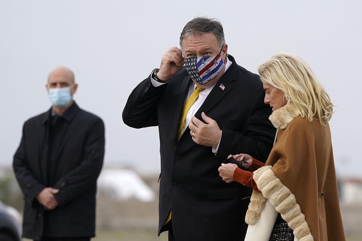 Macron a reçu Pompeo tout en regardant déjà vers Biden