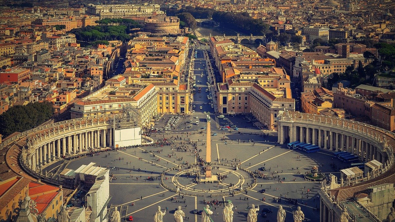 Une photo osée "likée" par un compte du pape: le Vatican interroge Instagram