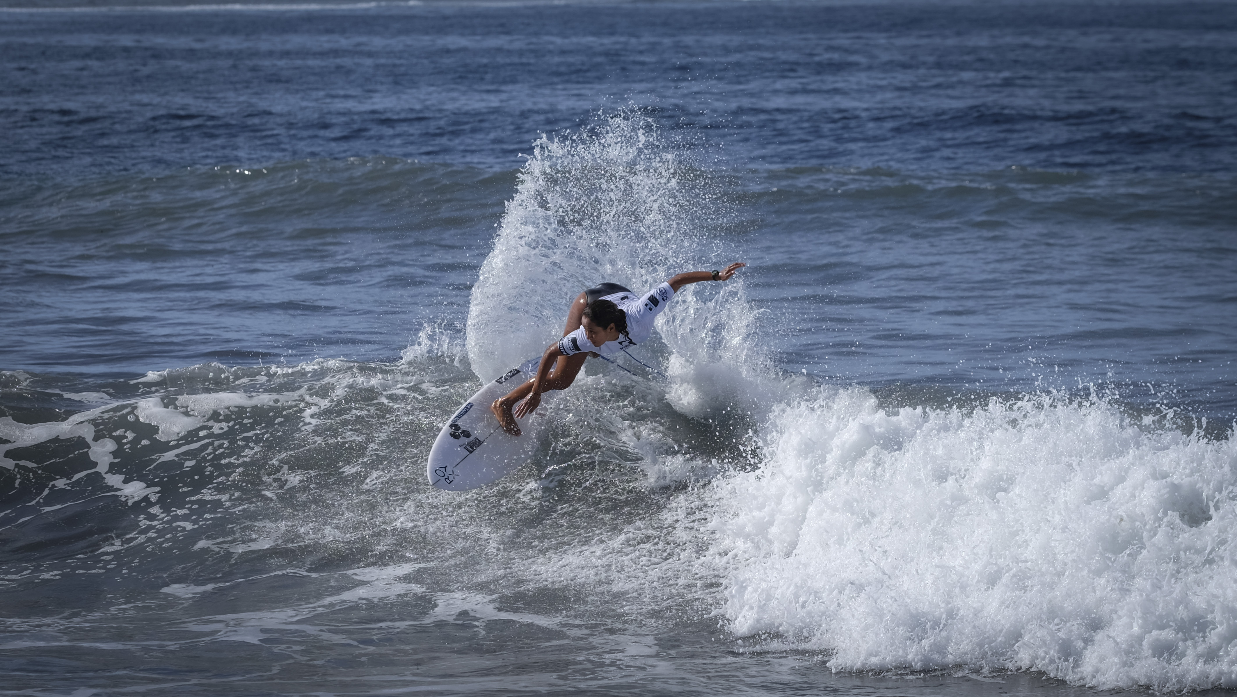 La Tahitienne Vahine Fierro, 20 ans, est la plus jeune de ce rassemblement. La surfeuse de Huahine a montré mardi de belles dispositions sur le beach-break de Taharuu.