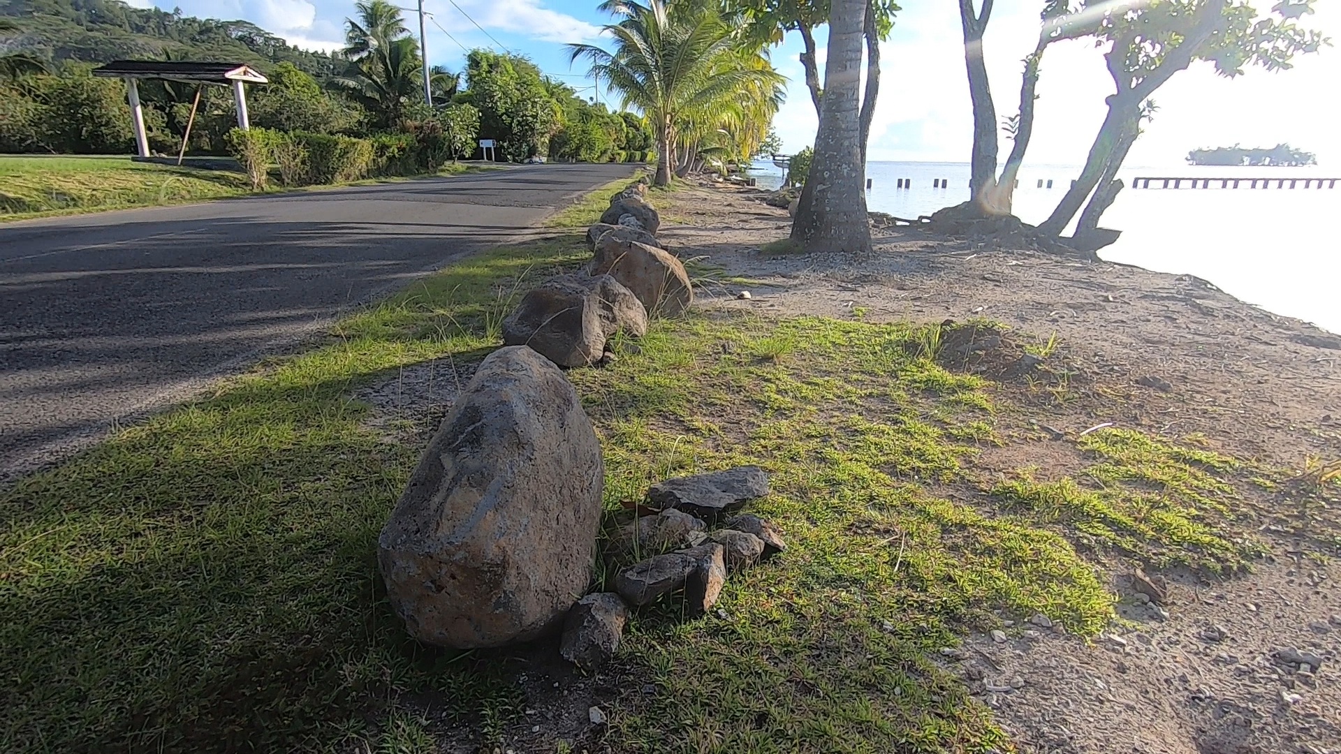 ​Des bords de route dangereux à Raiatea