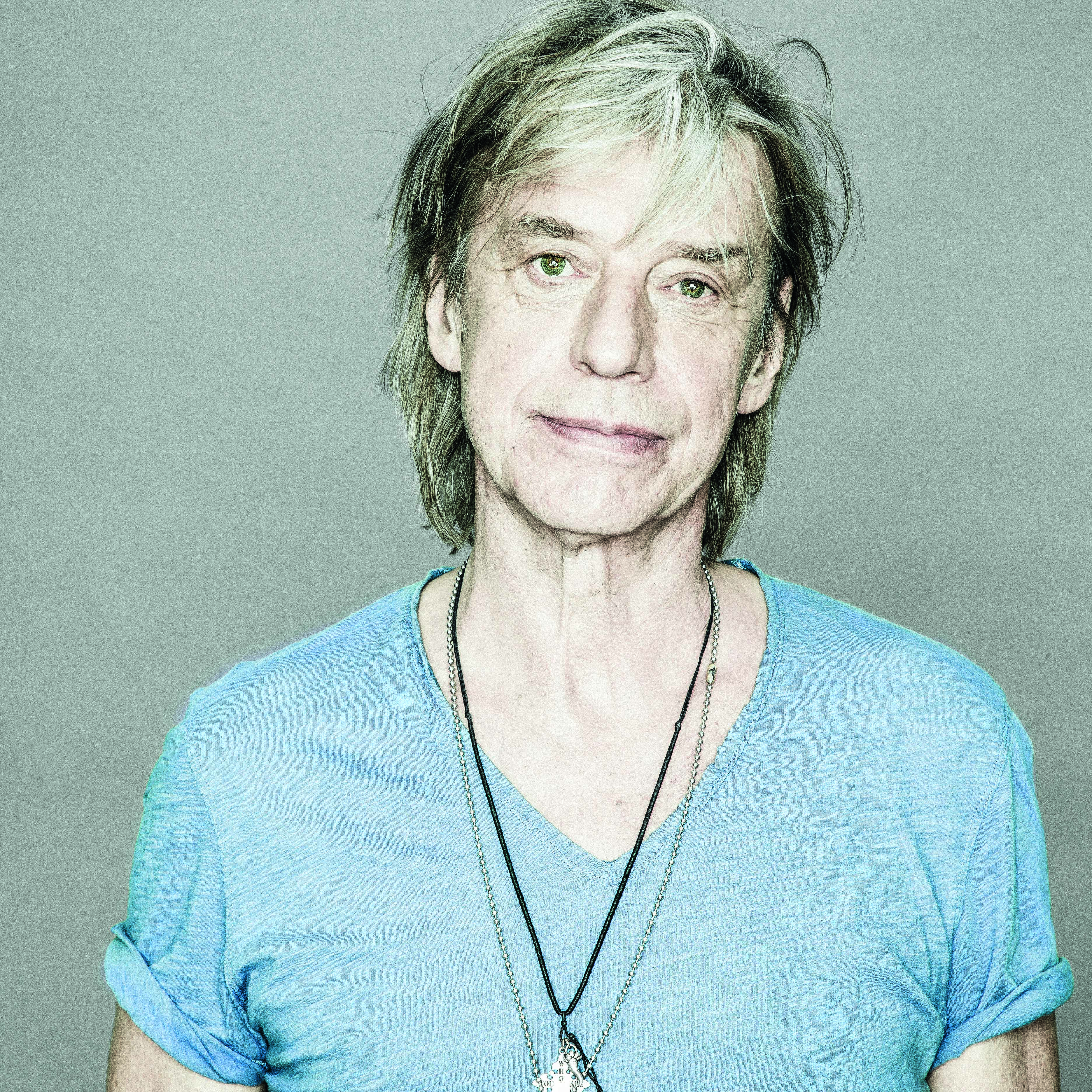 Jean-Louis Aubert accompagné par ses musiciens "Les sculpteurs de vent", présentera à ses fans polynésiens son dernier double-album "Refuge".