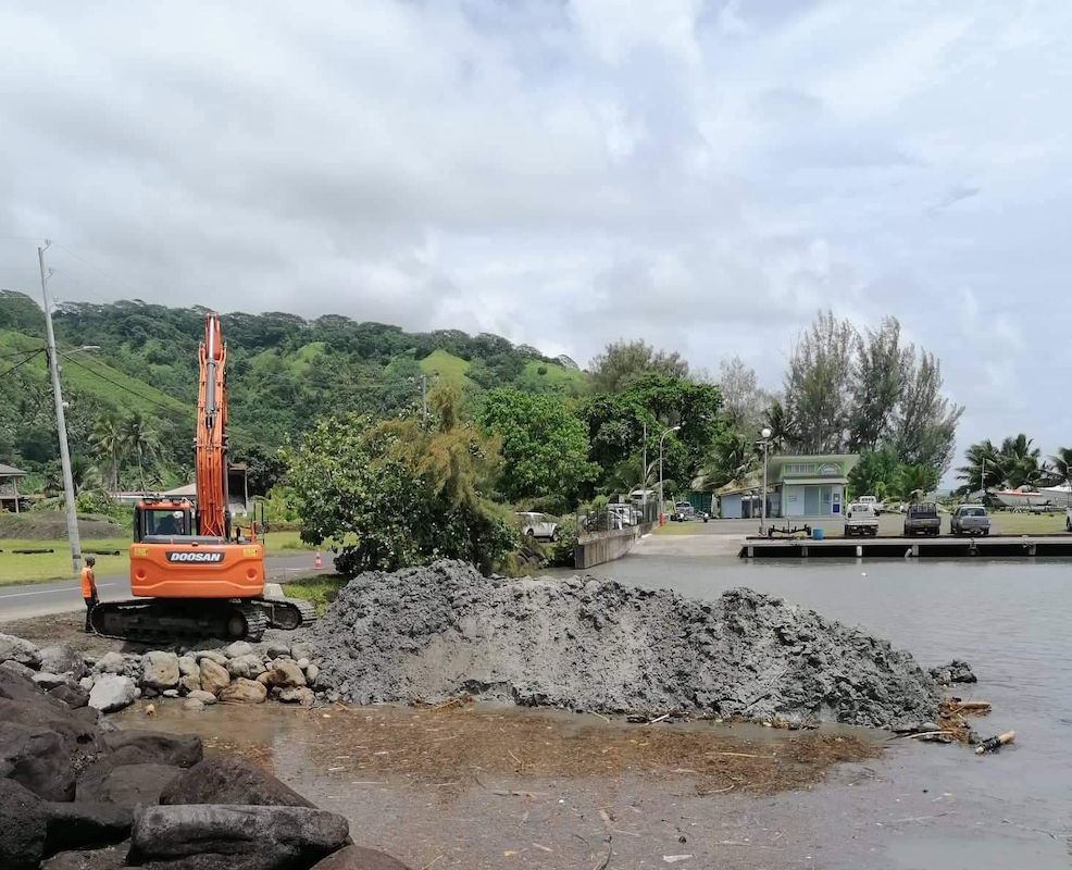 La darse de Faratea en passe d'être désensablée