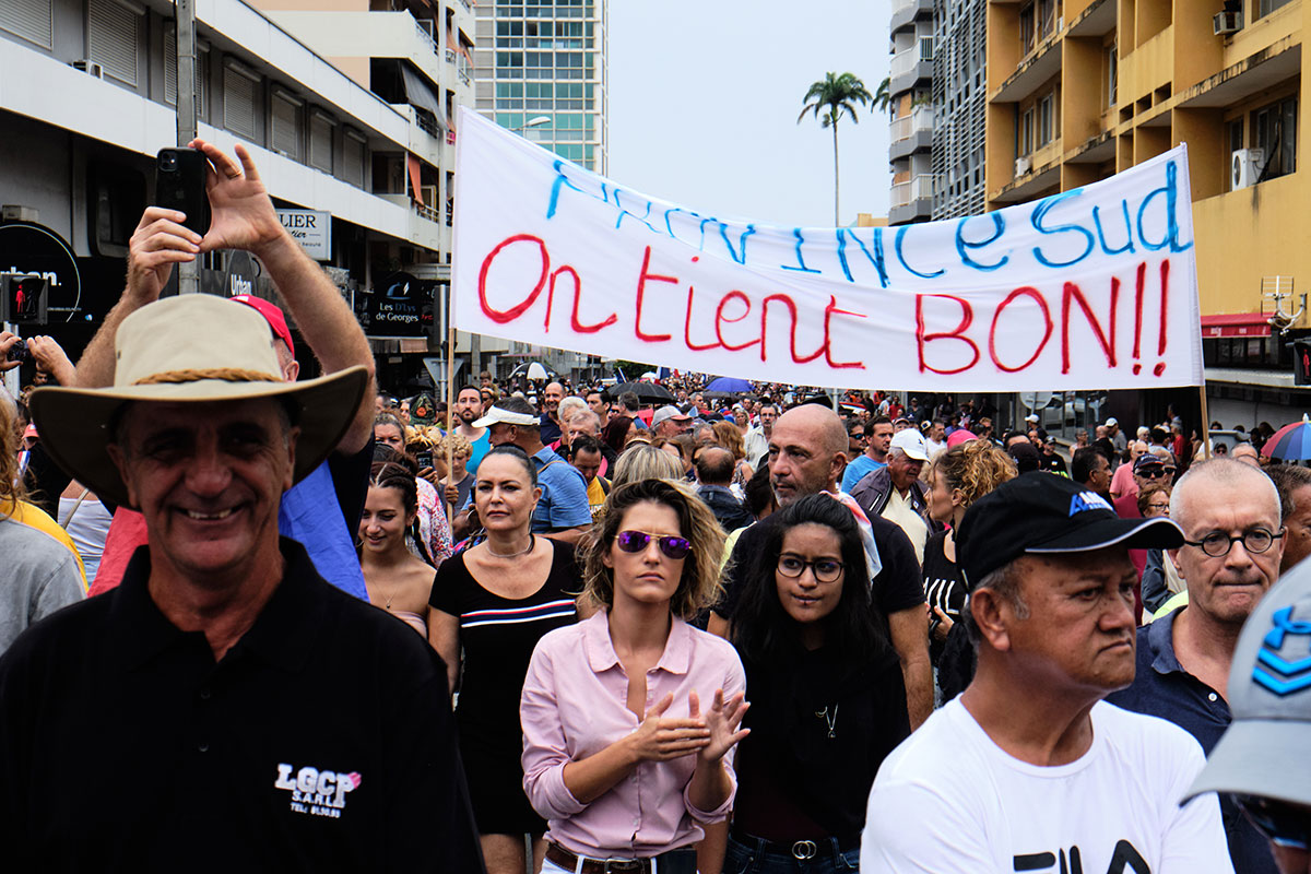 Nouvelle-Calédonie: plus de 20.000 personnes manifestent "contre les blocages et la violence"