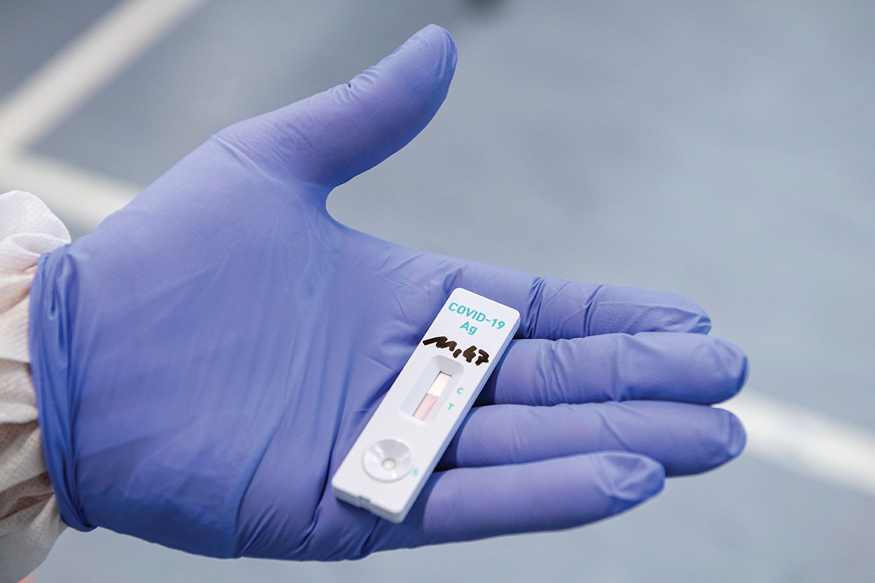 Les Etats-Unis autorisent le premier test Covid-19 à domicile et sans ordonnance