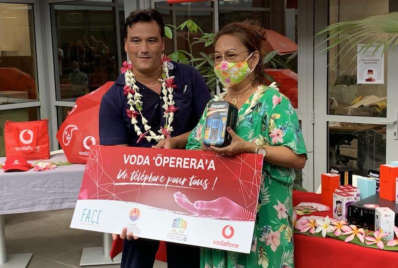 ​Des ordinateurs et téléphones offerts à Face et aux Affaires sociales