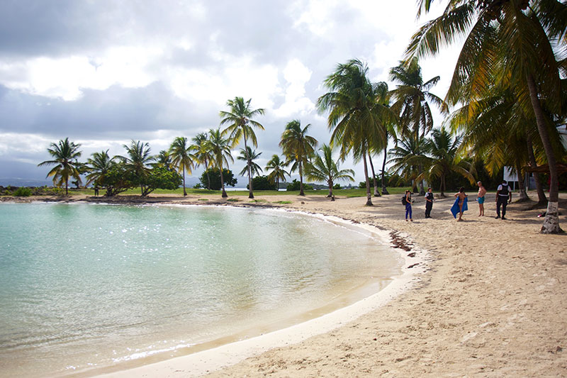 En Guadeloupe, la population inquiète face à l'afflux de visiteurs pour les fêtes