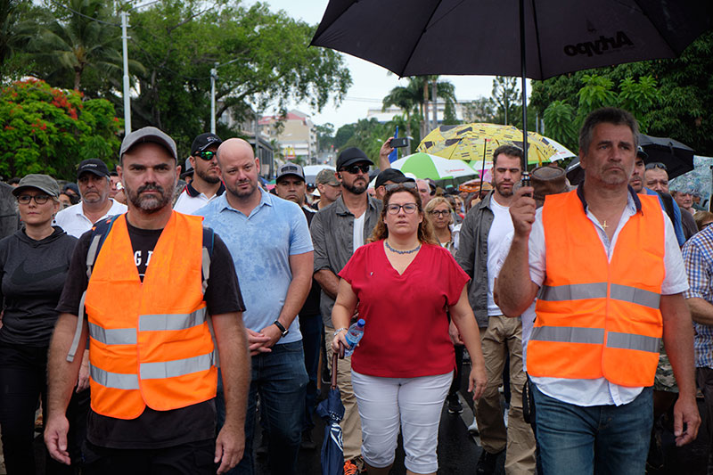 Dans cette affaire, il est reproché à M. Gygès (en chemise bleue) d'avoir reçu 5,5 millions CFP d'indemnités (45.800 euros), lors d'un changement de poste (THEO ROUBY / AFP).
