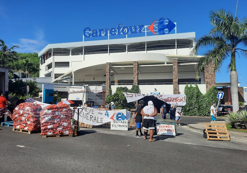 ​Barrages filtrants à l'entrée des Carrefour