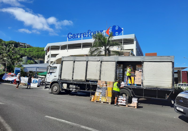 ​Barrages filtrants à l'entrée des Carrefour