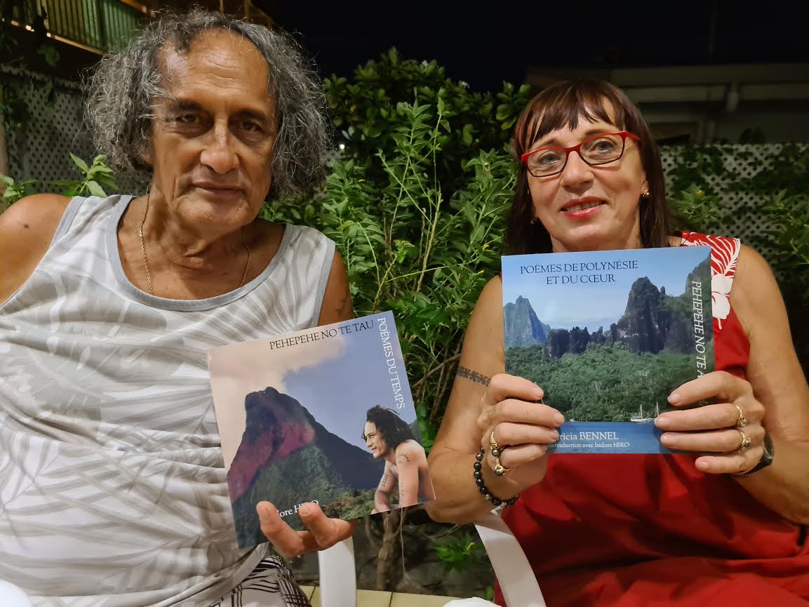 Poèmes bilingues pour deux amoureux de la Polynésie