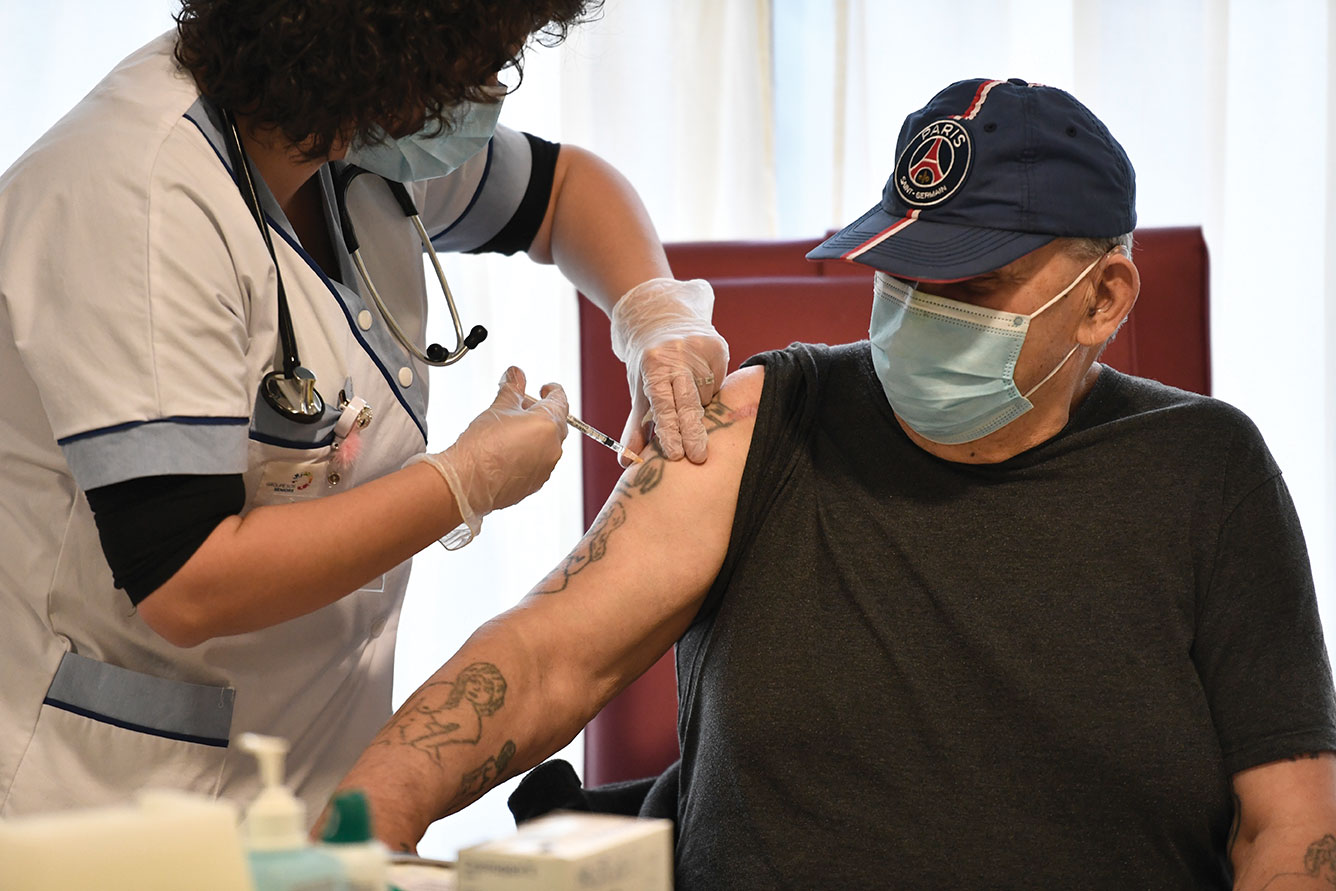 Covid-19: l'Académie de médecine dénonce le démarrage "très lent" de la vaccination